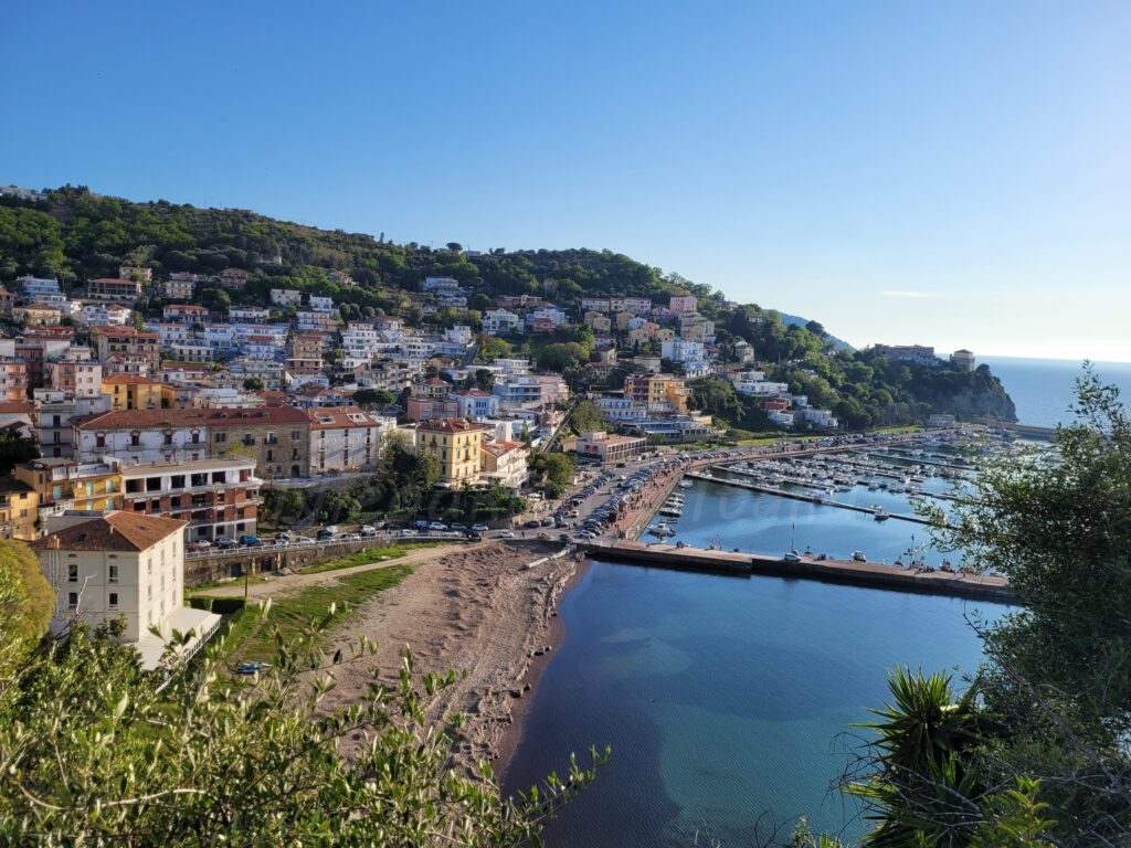 Small colorful houses standing on the coast of the blue sea showing what to do in Agropoli